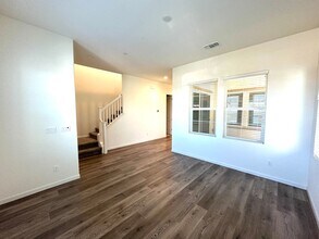 3724 Hovnanian Dr in Sacramento, CA - Building Photo - Building Photo