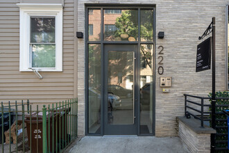 220 N 6th St in Brooklyn, NY - Building Photo - Building Photo