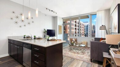 444 W Huron St, Unit 1260 in Chicago, IL - Building Photo - Building Photo