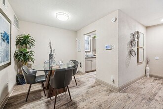 10751 Meadowglen Ln, Unit Kate in Houston, TX - Building Photo - Building Photo