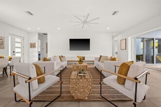2375 Waldemere St in Sarasota, FL - Building Photo - Building Photo
