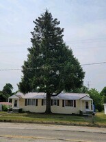 305 W Main St, Unit A in Edmore, MI - Building Photo
