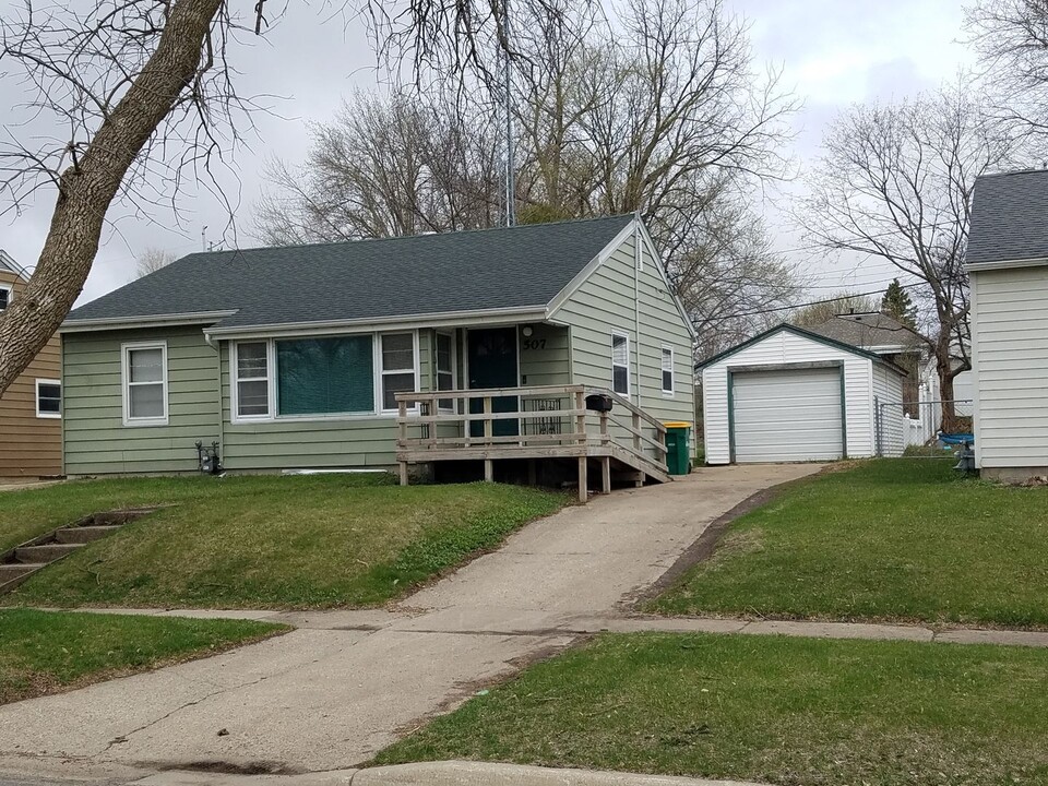 507 Giles Pl in Albert Lea, MN - Building Photo