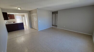 130 Las Brisas Way in Kissimmee, FL - Building Photo - Building Photo