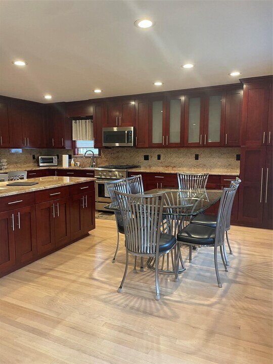 170 Linden St in Massapequa Park, NY - Building Photo