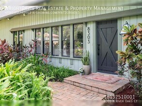 8303 N River Oaks Ct in Tampa, FL - Building Photo - Building Photo