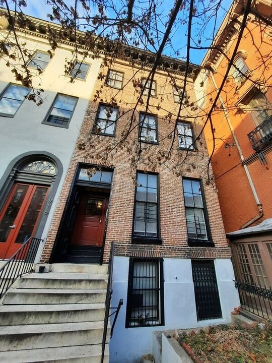 918 St Paul St Photo