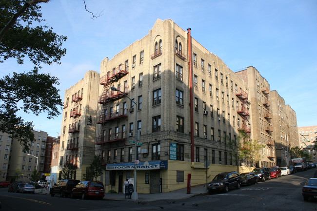 1645 Grand Ave in Bronx, NY - Foto de edificio - Building Photo