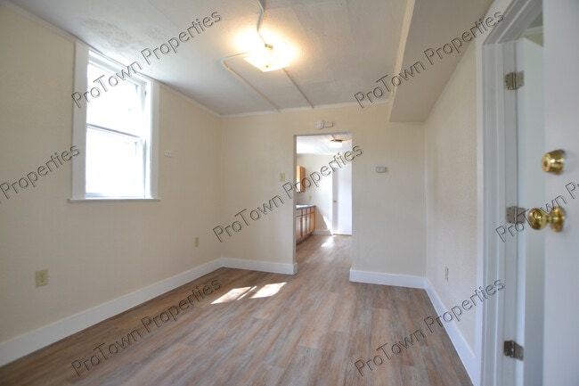 835 N Broadway St, Unit 1 in Joliet, IL - Building Photo - Building Photo