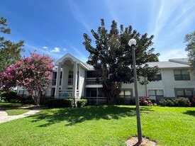 West Winds Apartments in Orlando, FL - Building Photo