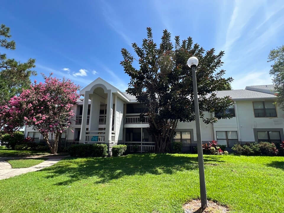 West Winds Apartments in Orlando, FL - Building Photo