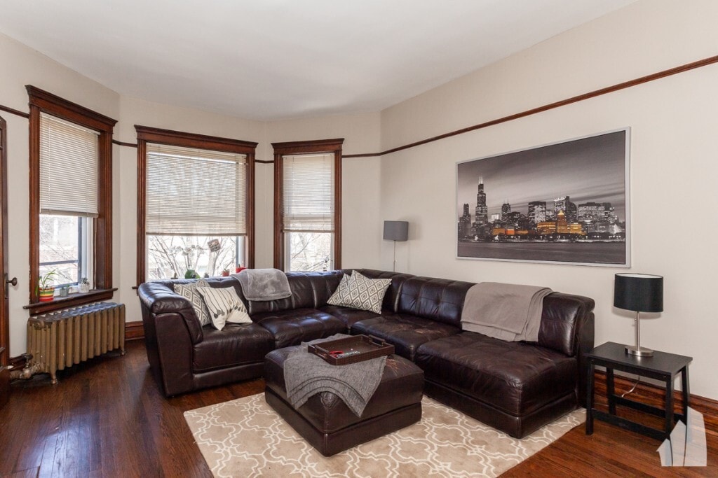 1043 W Dakin St, Unit 2 in Chicago, IL - Foto de edificio