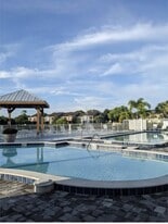 201 Santa Clara Dr, Unit 13 in Naples, FL - Building Photo