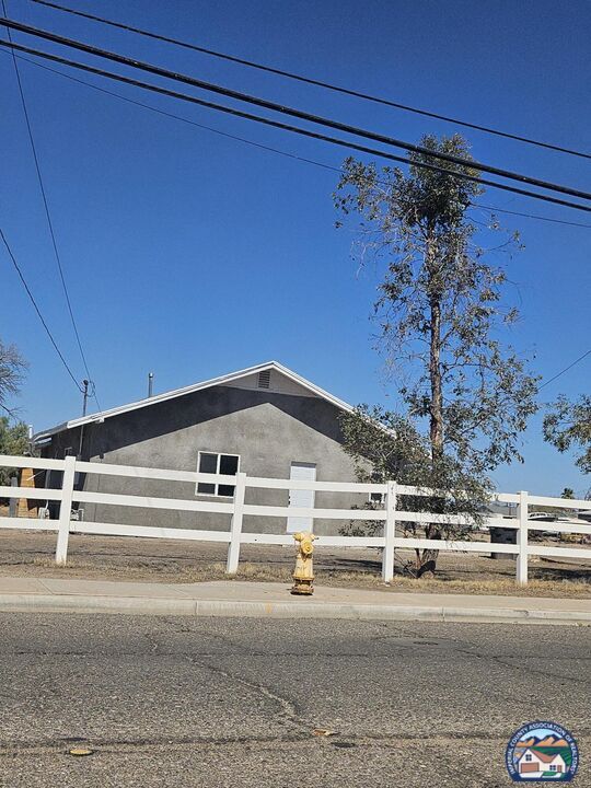 property at 874 W Pico Ave