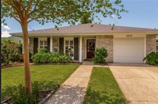 8600 Trolley Ln in River Ridge, LA - Building Photo