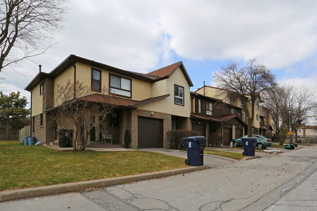 1180 Sandhurst Cir in Toronto, ON - Building Photo - Building Photo