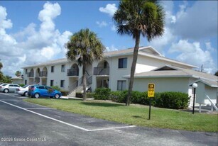 333 S Patrick Dr in Satellite Beach, FL - Building Photo