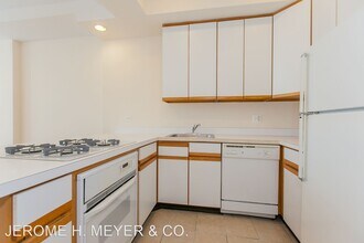 2260 N Clark St in Chicago, IL - Building Photo - Building Photo