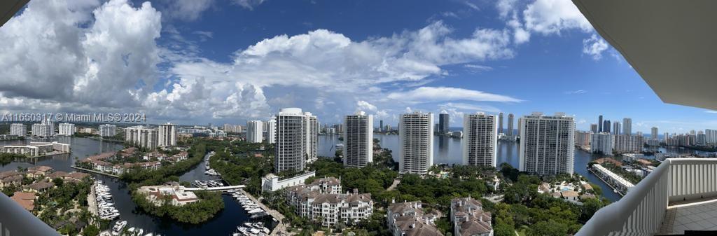 2000 Island Blvd in North Miami Beach, FL - Foto de edificio