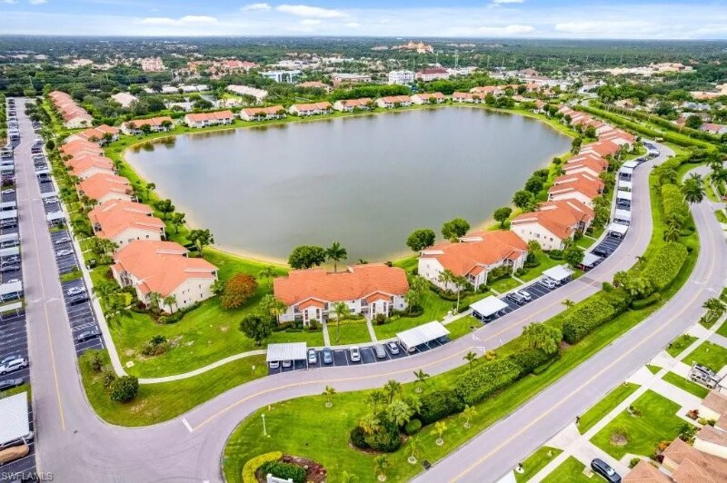 7848 Emerald Cir in Naples, FL - Building Photo