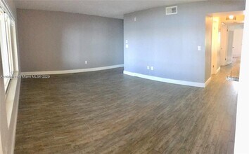 2445 NW 33rd St in Oakland Park, FL - Building Photo - Building Photo