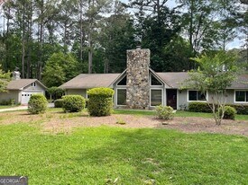 100 Sandown Dr in Peachtree City, GA - Building Photo