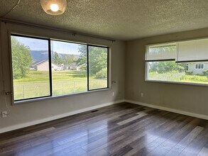 309-311 Baker St in Everson, WA - Building Photo - Building Photo