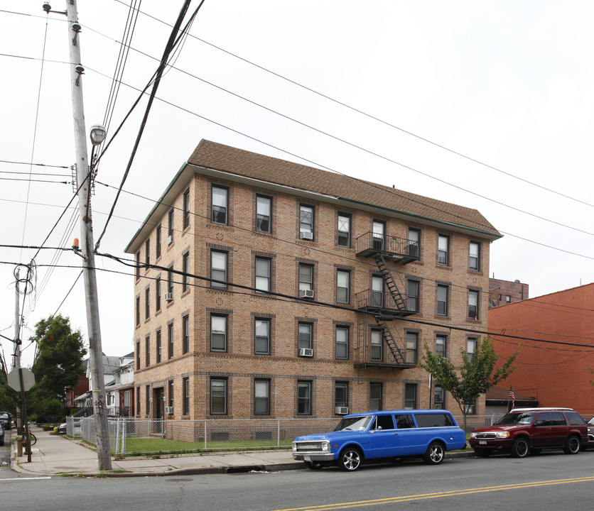 1102 E 31st St in Brooklyn, NY - Foto de edificio