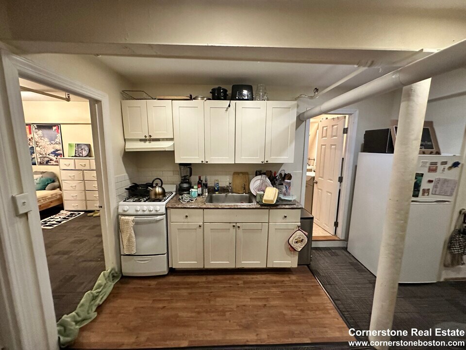 63 Burbank St, Unit Burbank St #21 in Boston, MA - Foto de edificio