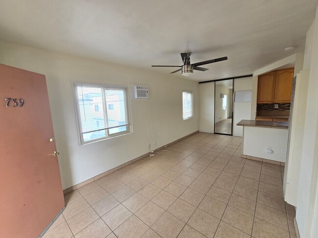 739-739 Santa Barbara Pl in San Diego, CA - Building Photo - Building Photo