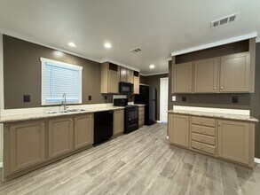 109 Janice St in Conroe, TX - Building Photo - Building Photo