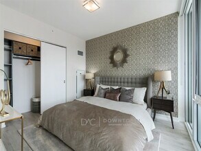 300 W Hill St, Unit 3111 in Chicago, IL - Building Photo - Building Photo