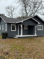 2830 Lombardy Dr in Port Arthur, TX - Building Photo