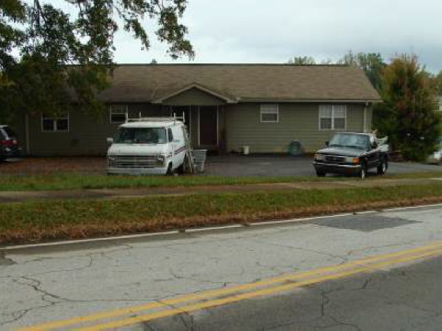 463 Irvin St in Cornelia, GA - Building Photo