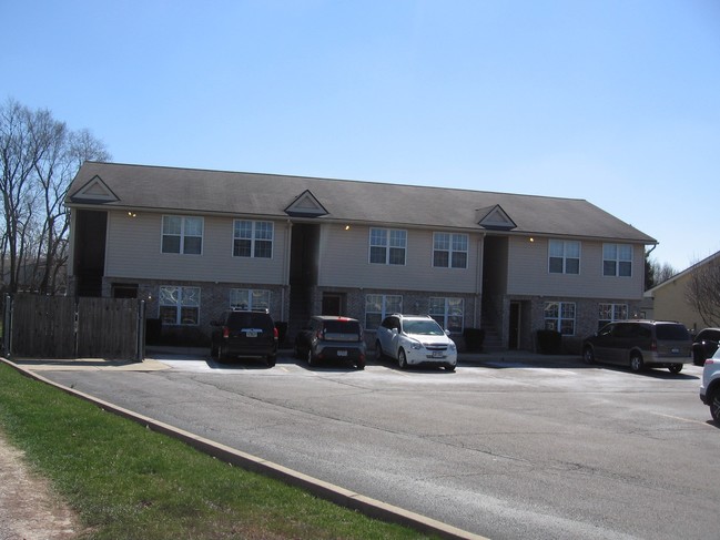 313 Eaton Lewisburg Rd in Eaton, OH - Foto de edificio - Building Photo