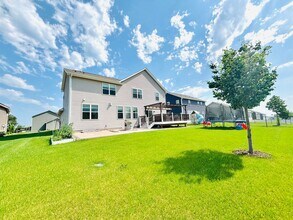1750 Tamarack Rd in Shakopee, MN - Building Photo - Building Photo