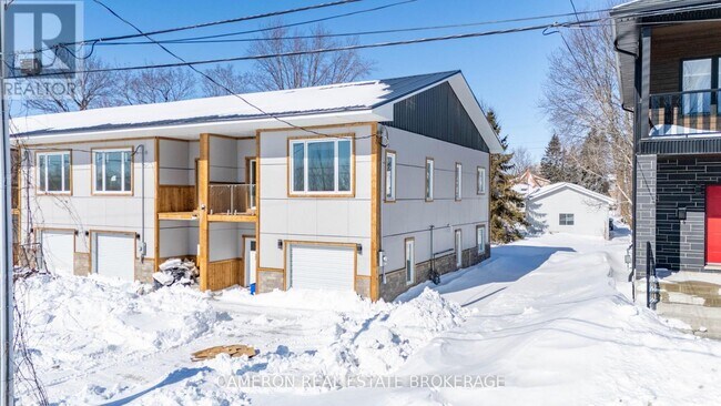 14 King St in Cornwall, ON - Building Photo - Building Photo