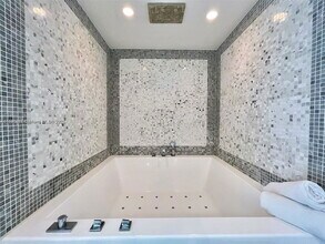 200 S Biscayne Blvd in Miami, FL - Building Photo - Building Photo