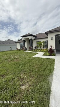 1038 Duxbury Rd SE in Palm Bay, FL - Foto de edificio - Building Photo