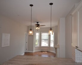 12 Chelsea St, Unit 2 in Boston, MA - Foto de edificio - Building Photo