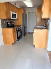 290 174th St in Sunny Isles Beach, FL - Foto de edificio - Building Photo