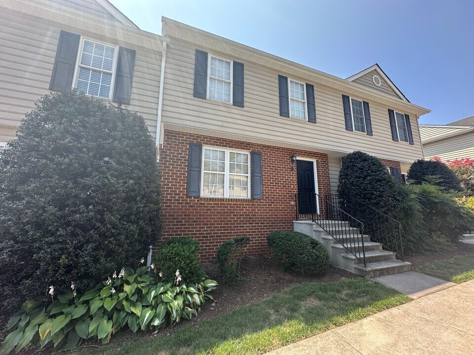 110 Aaron Pl in Lynchburg, VA - Building Photo