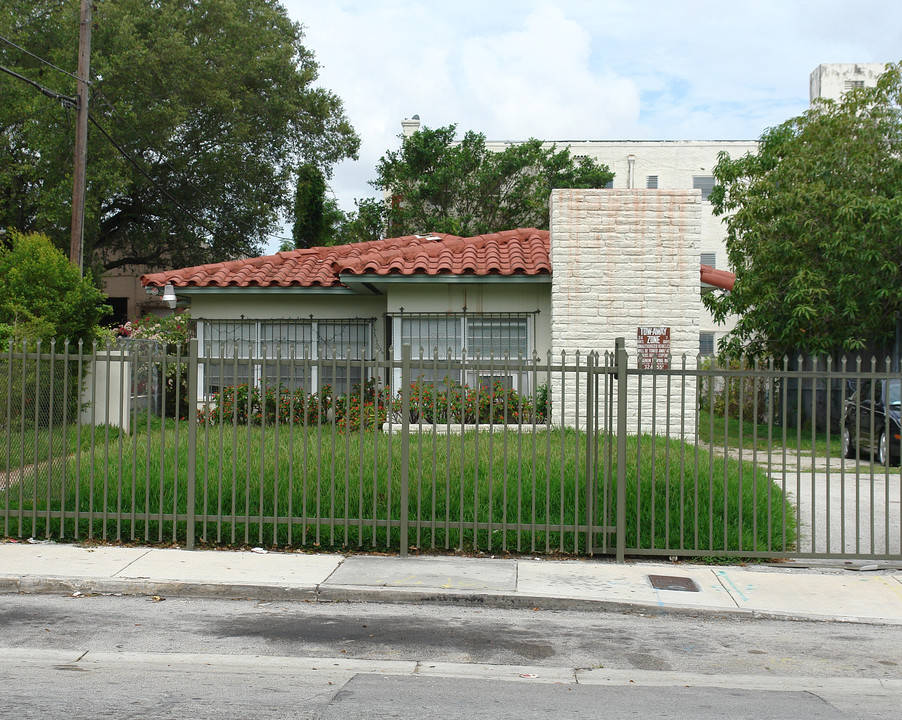 620 SW 6th Ave in Miami, FL - Building Photo