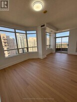 310-2310 Burnhamthorpe Rd W in Mississauga, ON - Building Photo