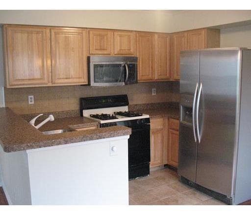 140 Longfield Ct in East Brunswick, NJ - Building Photo - Building Photo