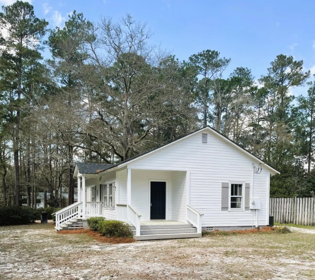 208 State St, Unit Apartment in Walterboro, SC - Building Photo - Building Photo