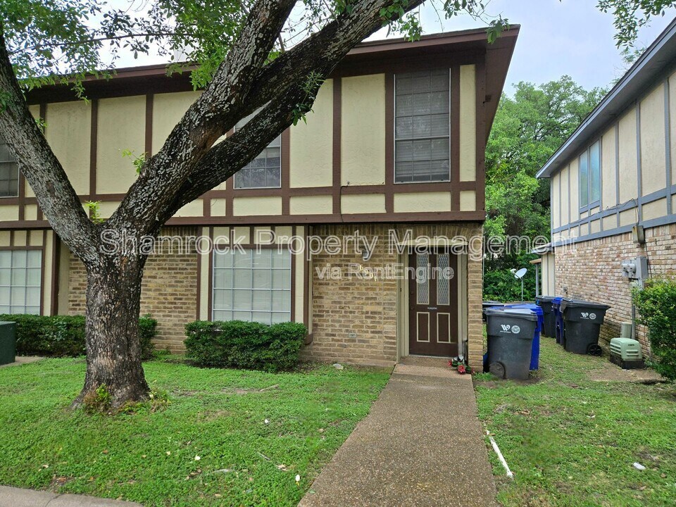 6901 Old Briarstown Dr in Waco, TX - Building Photo