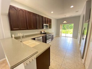 5 bed / 2.5 bath Lake Nona Townhome! in Orlando, FL - Building Photo - Building Photo