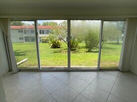 21 Abbey Ln in Delray Beach, FL - Building Photo