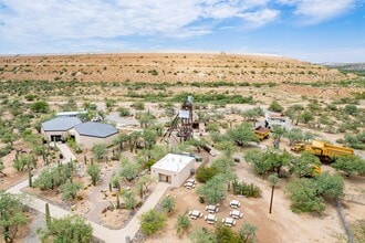 1524 N Paseo La Tinaja in Green Valley, AZ - Foto de edificio - Building Photo